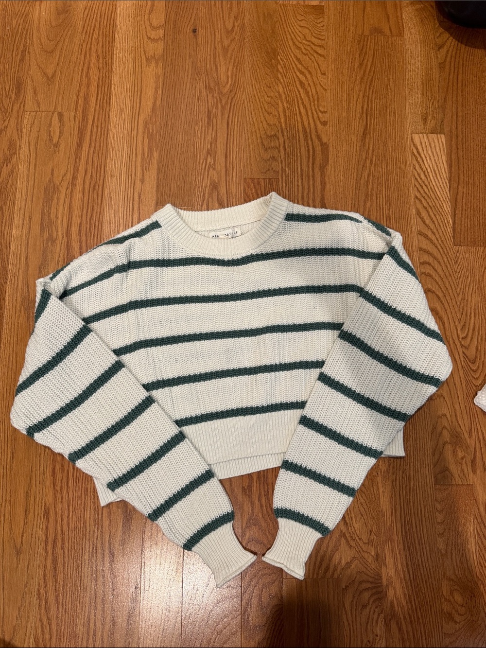Cropped Cream Sweater with Dark Green Stripes - Aeropostale